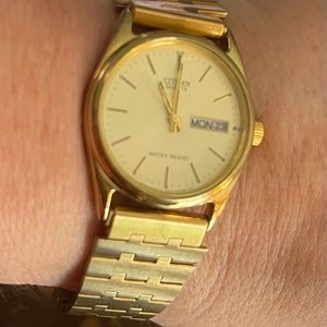 Stainless Steel Citizens Quartz Men’s Watch Goldtone
